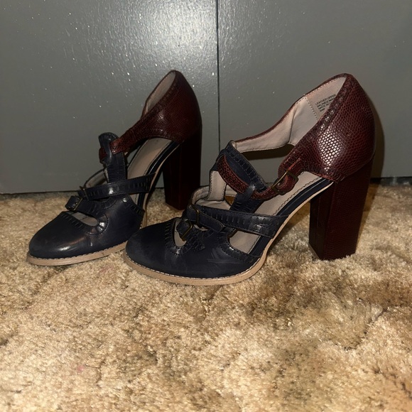 Hinge Brand- Size 8 1/2- like new - Picture 1 of 1